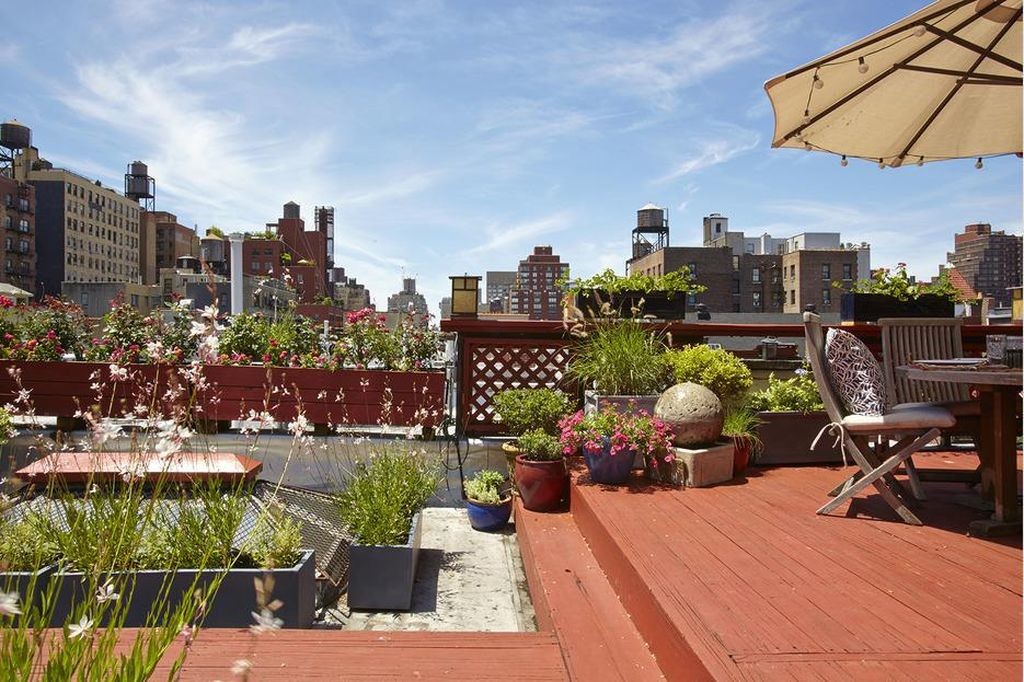 Terrace in Amy Schumer's house